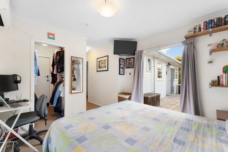 Photo of property in 7 Bayside Avenue, Te Atatu Peninsula, Auckland, 0610