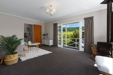 Photo of property in 16 Florio Terrace, Tawa, Wellington, 5028