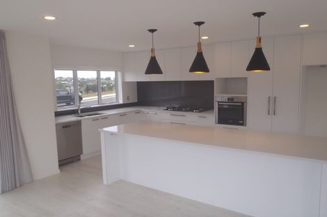 Photo of property in 21 Eastview Crescent, Stanmore Bay, Whangaparaoa, 0932