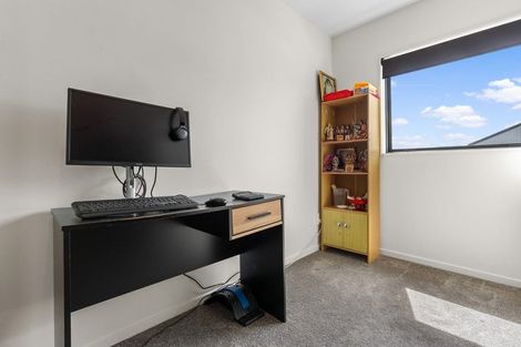 Photo of property in 37 Kairakau Street, Papakura, 2110