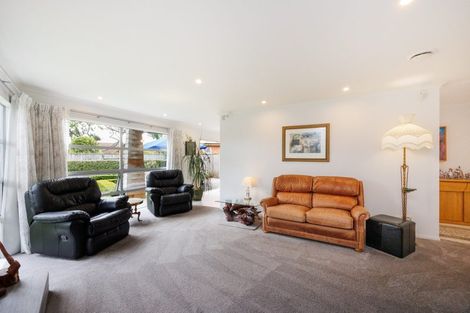Photo of property in 6 The Oaks, Awapuni, Palmerston North, 4412