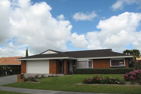 Photo of property in 14 Chippewa Place, Conifer Grove, Takanini, 2112