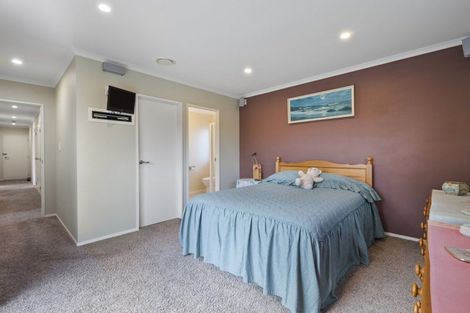 Photo of property in 11 Silkwood Place, Fitzherbert, Palmerston North, 4410