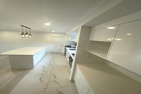 Photo of property in 1/4214a Great North Road, Glendene, Auckland, 0602