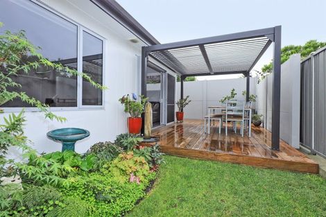 Photo of property in 22 Cassin Place, Taradale, Napier, 4112