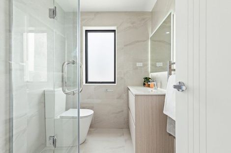 Photo of property in 6/113 Beach Road, Te Atatu Peninsula, 0610