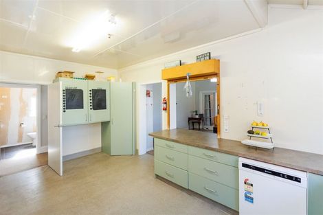 Photo of property in 21 Ongo Road, Hunterville, 4730