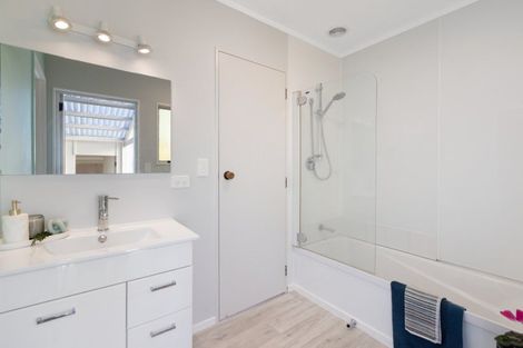 Photo of property in 2/198 Windermere Drive, Poike, Tauranga, 3112