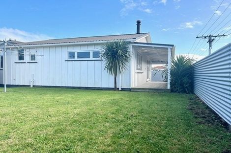 Photo of property in 11 Domett Street, Waitara, 4320