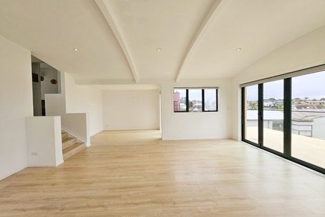 Photo of property in 137 Wiseley Road, West Harbour, Auckland, 0618