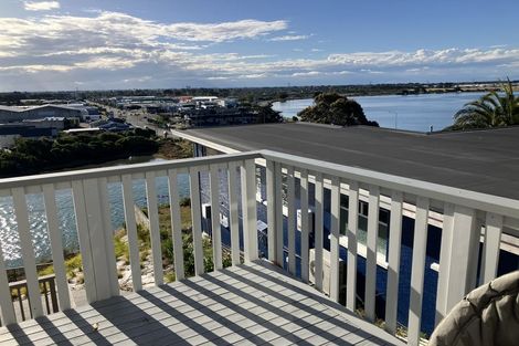Photo of property in 11 Ferrymead Terrace, Ferrymead, Christchurch, 8081