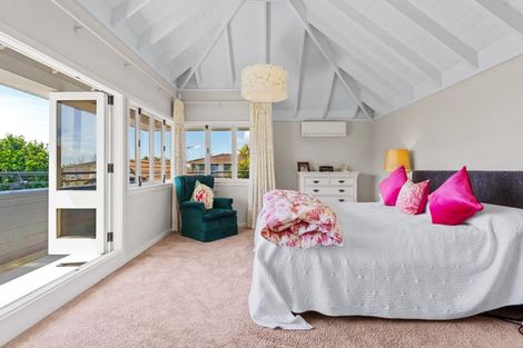 Photo of property in 31 Milford Road, Milford, Auckland, 0620