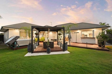 Photo of property in 22 Gibbston Close, Huntington, Hamilton, 3210