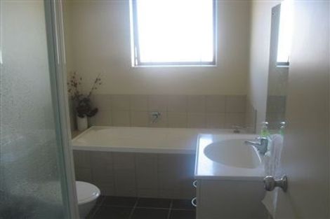 Photo of property in 5 Marbella Crescent, Oteha, Auckland, 0632