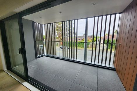 Photo of property in 2/64 Coronation Road, Hillcrest, Auckland, 0627