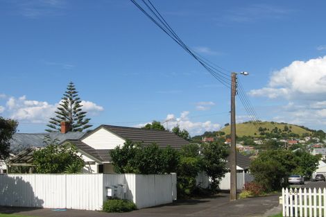 Photo of property in 3/30 William Bond Street, Stanley Point, Auckland, 0624