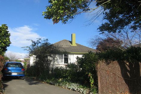 Photo of property in 8 Montrose Place, Takaro, Palmerston North, 4412