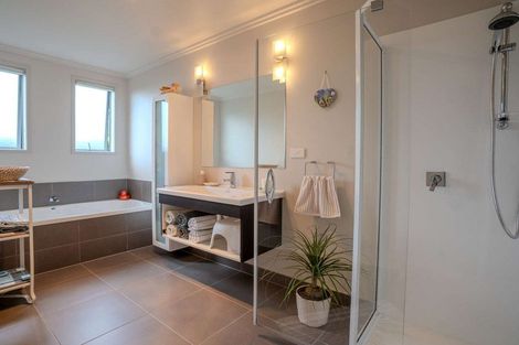 Photo of property in 10 Access Heights, Kerikeri, 0230