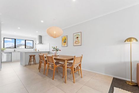 Photo of property in 30a Kukuwai Avenue, Red Beach, 0932