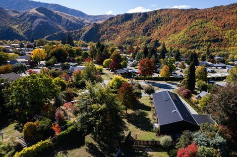 Photo of property in 10 Preston Drive, Arrowtown, 9302
