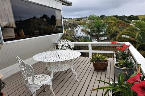 Photo of property in 25 Powells Road, Cable Bay, 0420