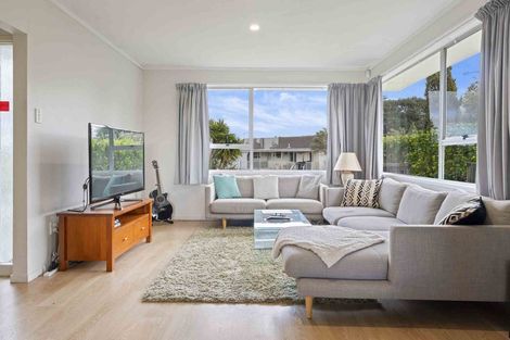 Photo of property in 48 Harmel Road, Glendene, Auckland, 0602