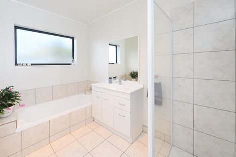Photo of property in 4 Mckenzie Court, Terrace End, Palmerston North, 4410