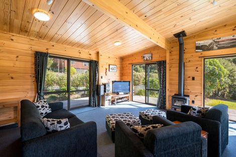 Photo of property in 2 Worlds End Road, Tennyson Inlet, 7195