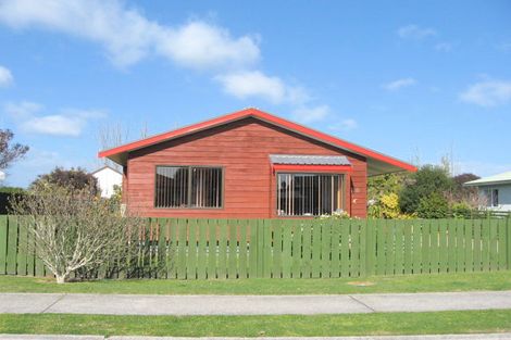 Photo of property in 28 Barbara Grove, Papamoa Beach, Papamoa, 3118