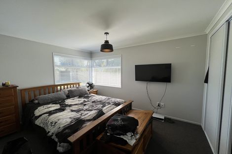 Photo of property in 7 Booralee Avenue, Botany Downs, Auckland, 2010