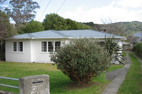 Photo of property in 18 Wood Street, Wainuiomata, Lower Hutt, 5014