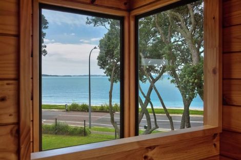 Photo of property in 33 The Esplanade, Eastern Beach, Auckland, 2012