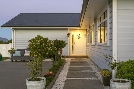 Photo of property in 97 Loch Views Road, Acacia Bay, Taupo, 3385