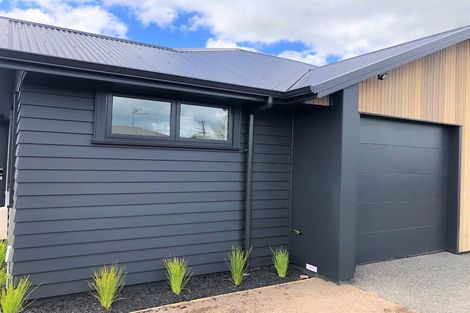 Photo of property in 2/4 Heath Street, Saint Andrews, Hamilton, 3200