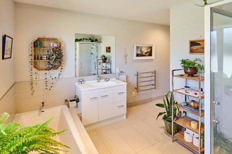 Photo of property in 6 Simpson Crescent, Raumati Beach, Paraparaumu, 5032