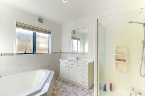 Photo of property in 2 Nielsen Gardens, Rototuna, Hamilton, 3210