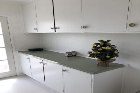 Photo of property in 2/32 Eastern Beach Road, Eastern Beach, Auckland, 2012