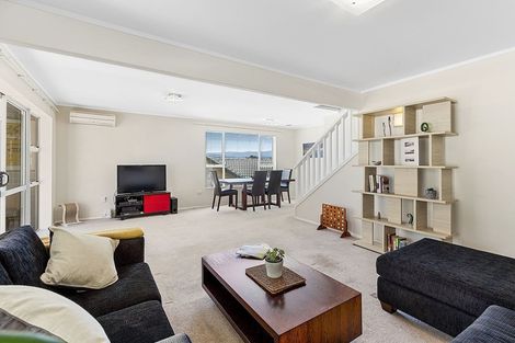 Photo of property in 52 Akaroa Drive, Maupuia, Wellington, 6022