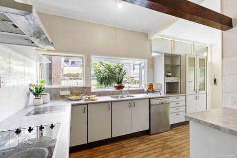 Photo of property in 2 Park Hill Road, Birkenhead, Auckland, 0626