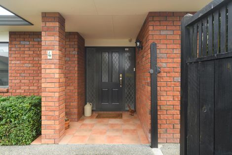 Photo of property in 4 Mckenzie Court, Terrace End, Palmerston North, 4410