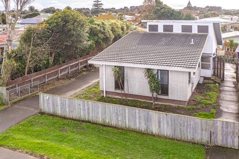 Photo of property in 19 Tongariro Street, Castlecliff, Whanganui, 4501