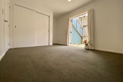 Photo of property in 1a/20 Ian Marwick Place, Birkenhead, Auckland, 0626