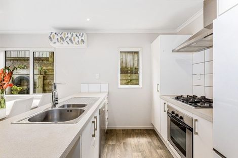 Photo of property in 5/16 Black Rock Road, Newlands, Wellington, 6037