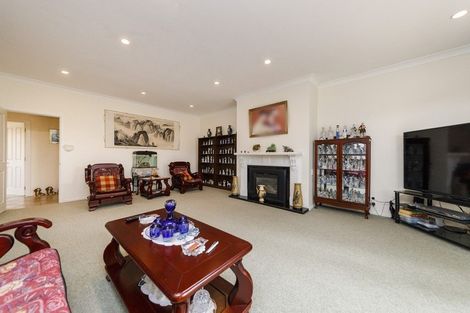 Photo of property in 4 The Oaks, Awapuni, Palmerston North, 4412