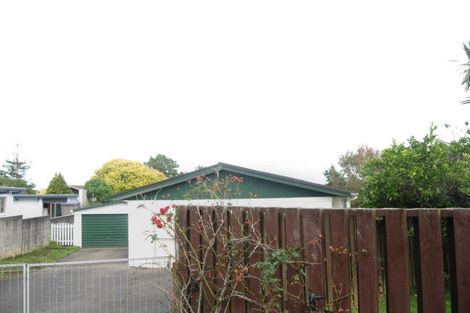 Photo of property in 24 Tupaki Place, Pakuranga Heights, Auckland, 2010
