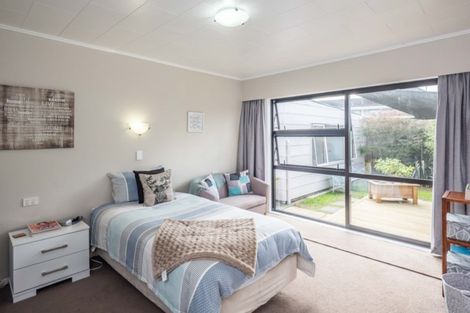 Photo of property in 5 Bahama Crescent, Paraparaumu Beach, Paraparaumu, 5032