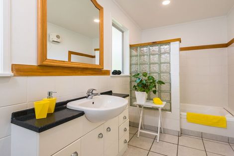 Photo of property in 16 Kirby Street, Glendene, Auckland, 0602