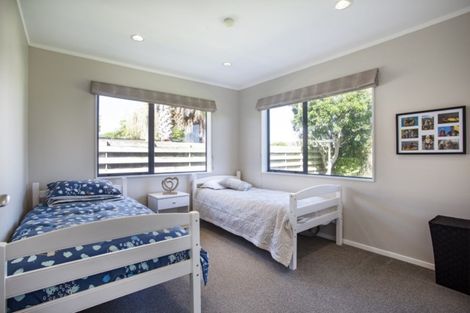 Photo of property in 122 Evans Road, Papamoa Beach, Papamoa, 3118