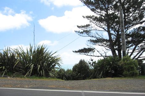 Photo of property in 69 Piha Road, Piha, 0772