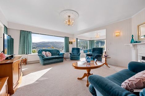 Photo of property in 33 James Grove, Stokes Valley, Lower Hutt, 5019